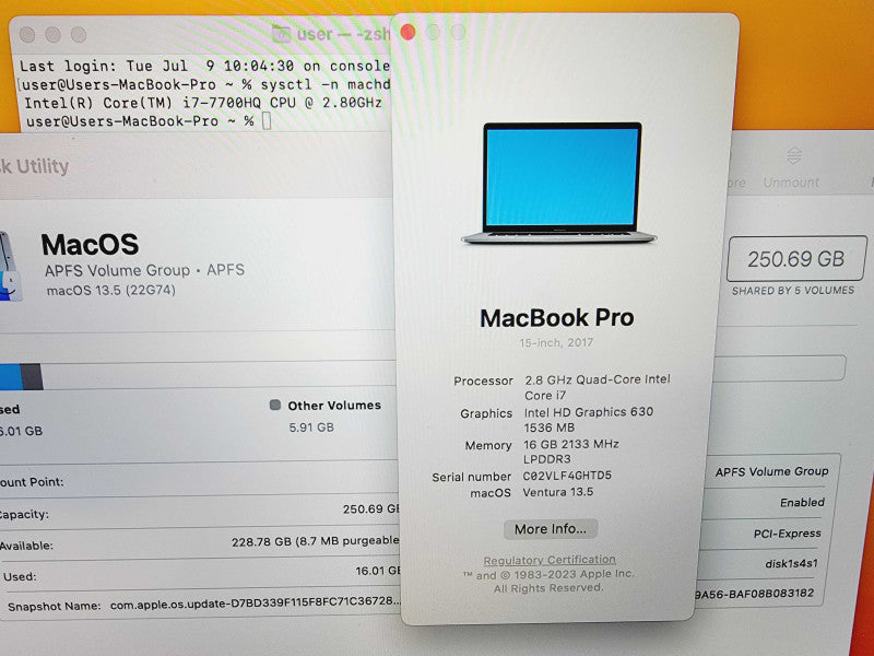 Apple Macbook Pro 2017 15\\" 4-Core i7-7700HQ @ 2.8GHz 16GB DDR3 256GB SSD Radeon Pro 555 2GB (