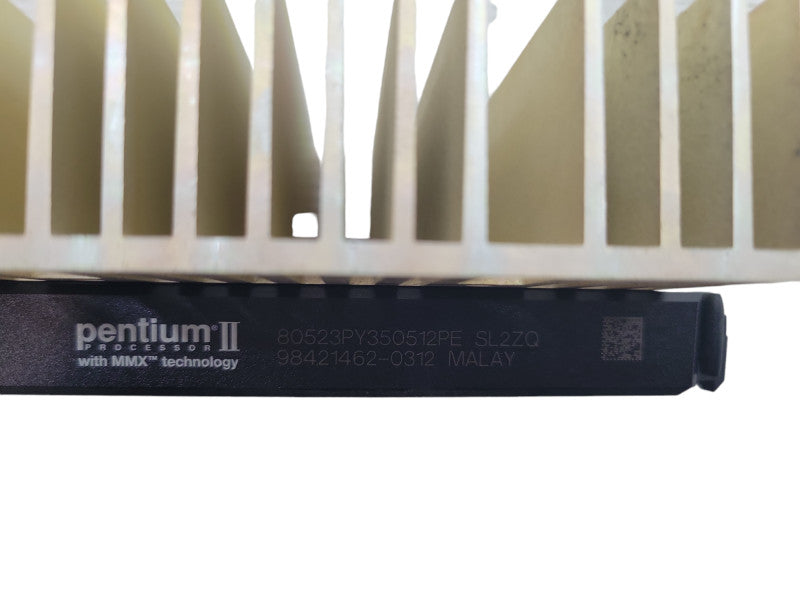 Intel Pentium II @ 350MHz [SL2ZQ] %