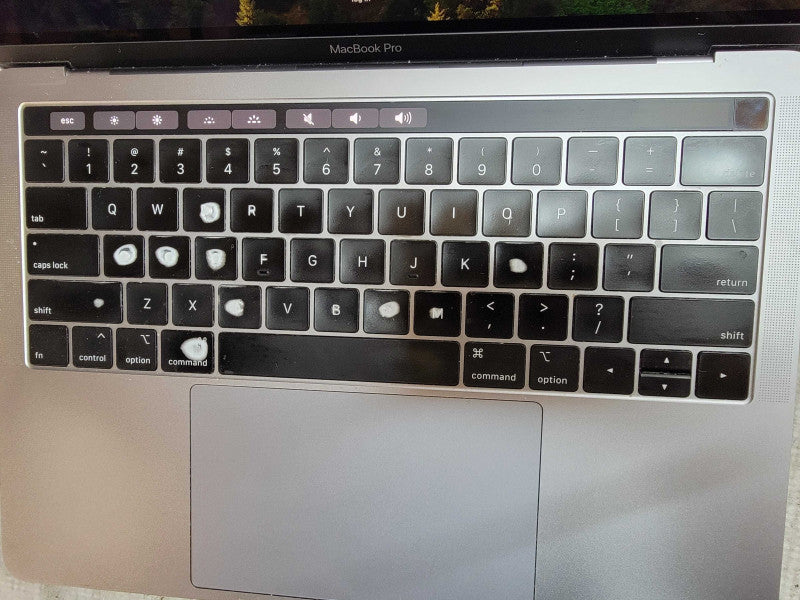 Apple MacBook A1989 2019 13\\" | i7-8569 @2.8GHz | 16GB RAM | 250GB SSD - READ