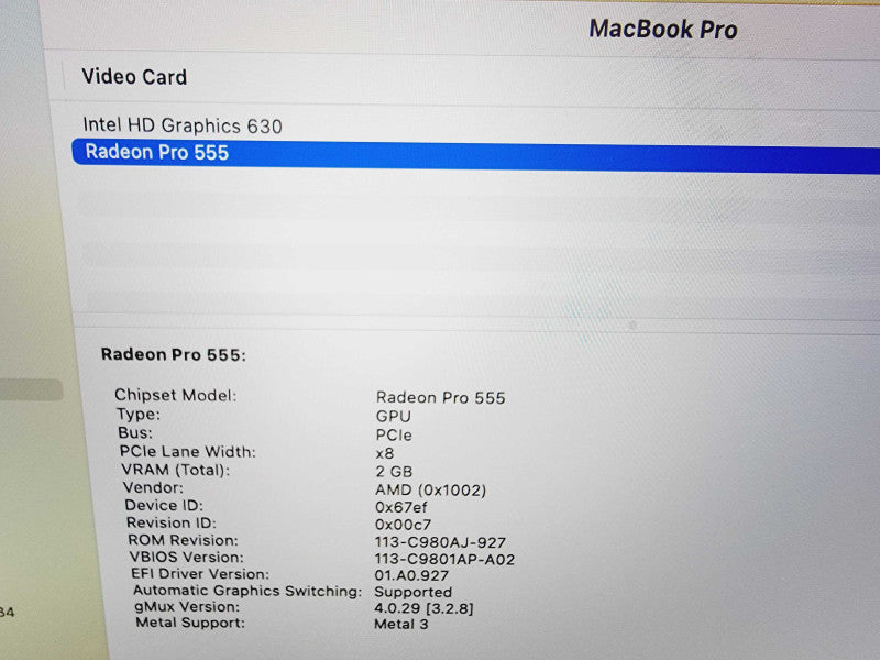 Apple Macbook Pro 2017 15\\" 4-Core i7-7700HQ @ 2.8GHz 16GB DDR3 256GB SSD Radeon Pro 555 2GB (