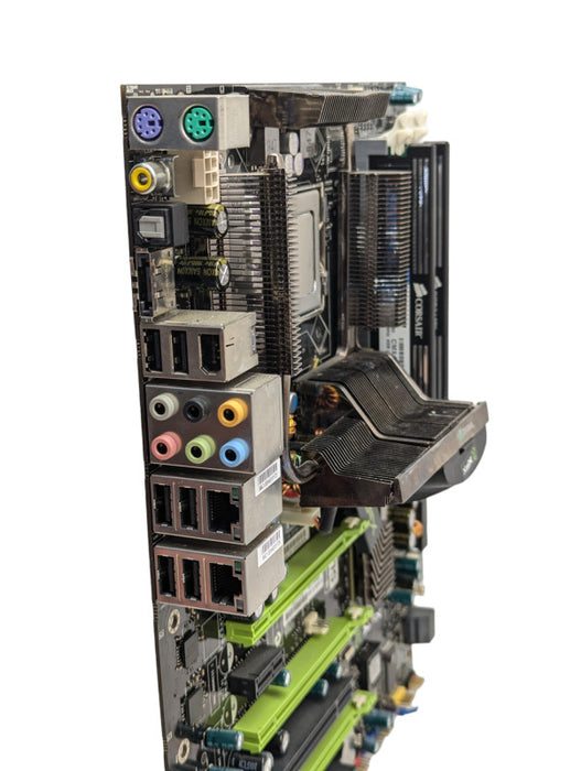 XFX MB-N790-IU nForce 790i Ultra SLI Core 2 EXTREME QX9650 @ 3.30 Ghz 8GB RAM -