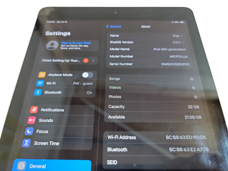 Apple iPad 6th Gen - 32GB - Silver (