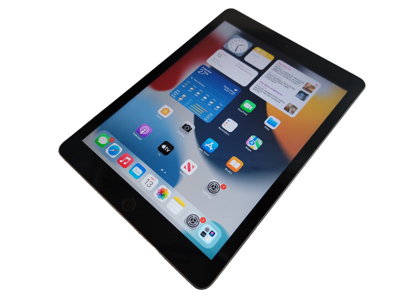 Apple iPad 5th Gen - 32GB - Gray (