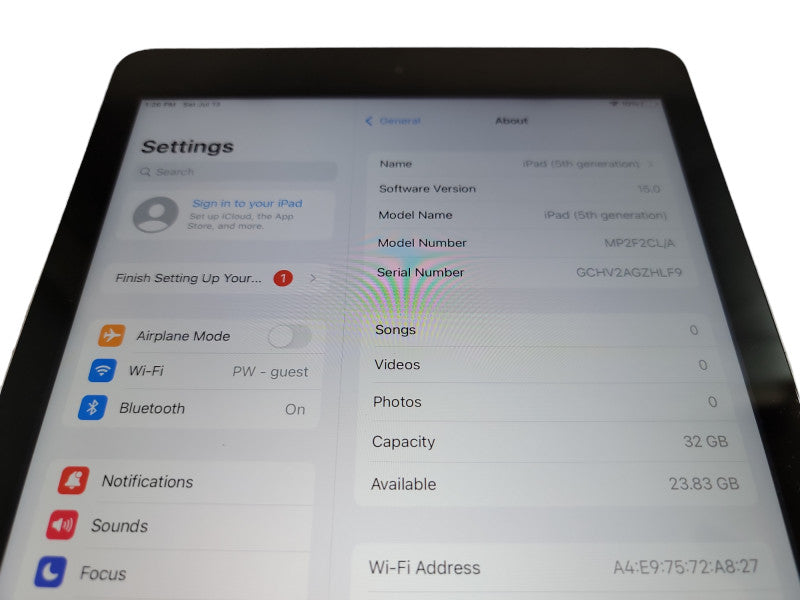 Apple iPad 5th Gen - 32GB - Gray (