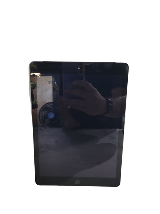 Apple iPad 5th Gen 32GB (A1823) !