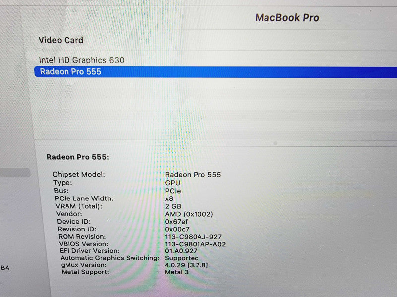 Apple Macbook Pro 2017 15\\" 4-Core i7-7700HQ @ 2.8GHz 16GB DDR3 256GB SSD Radeon Pro 555 2GB (