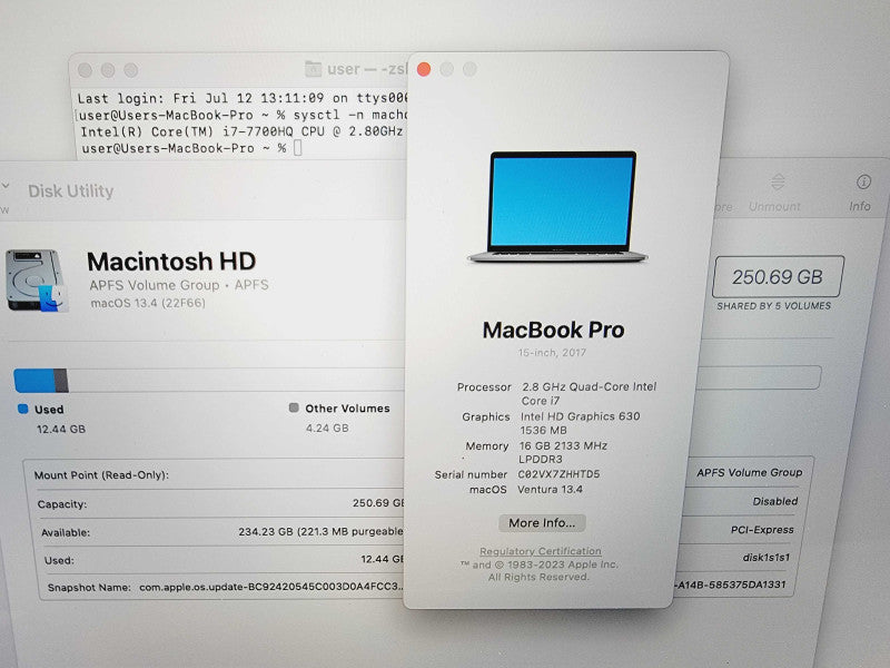 Apple Macbook Pro 2017 15\\" 4-Core i7-7700HQ @ 2.8GHz 16GB DDR3 256GB SSD Radeon Pro 555 2GB (