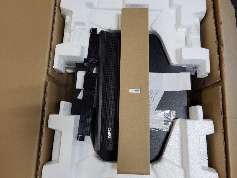 APC SMX120RMBP2U UPS - w rackmount ears, front panel  $