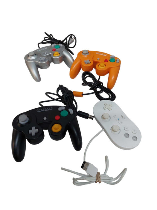 Bundle of Nintendo Controllers ( 3 Gamecube Controllers , 1 Wii Controller) =