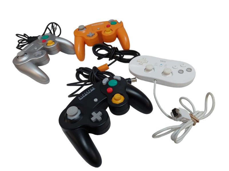 Bundle of Nintendo Controllers ( 3 Gamecube Controllers , 1 Wii Controller) =