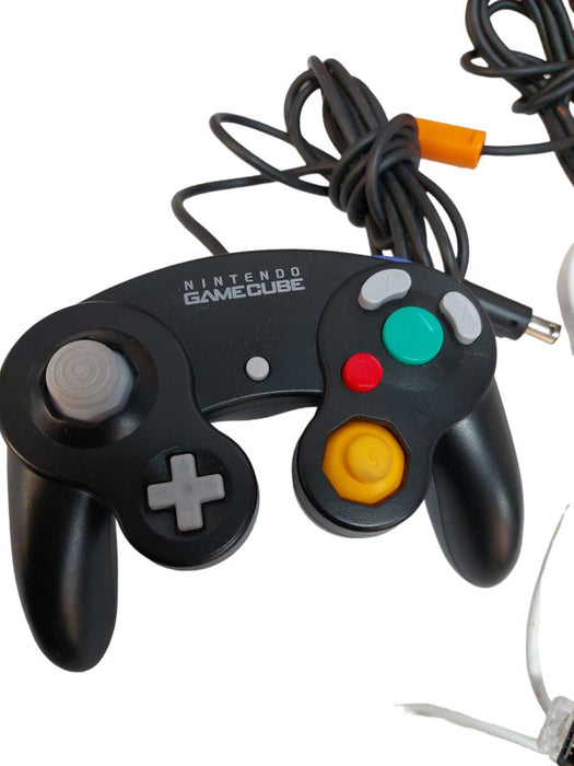 Bundle of Nintendo Controllers ( 3 Gamecube Controllers , 1 Wii Controller) =
