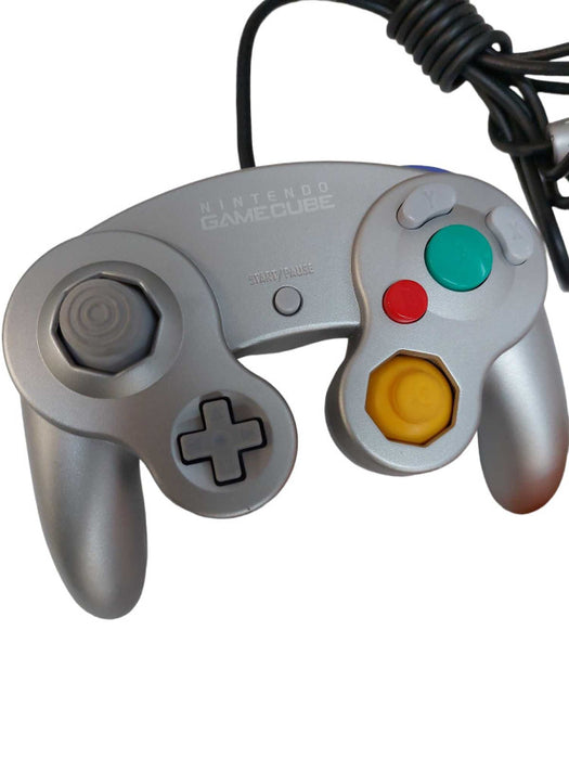 Bundle of Nintendo Controllers ( 3 Gamecube Controllers , 1 Wii Controller) =