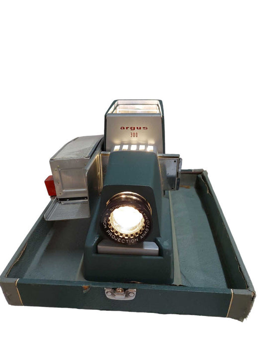 Vintage ARGUS 300 Slide Projector in Case  =