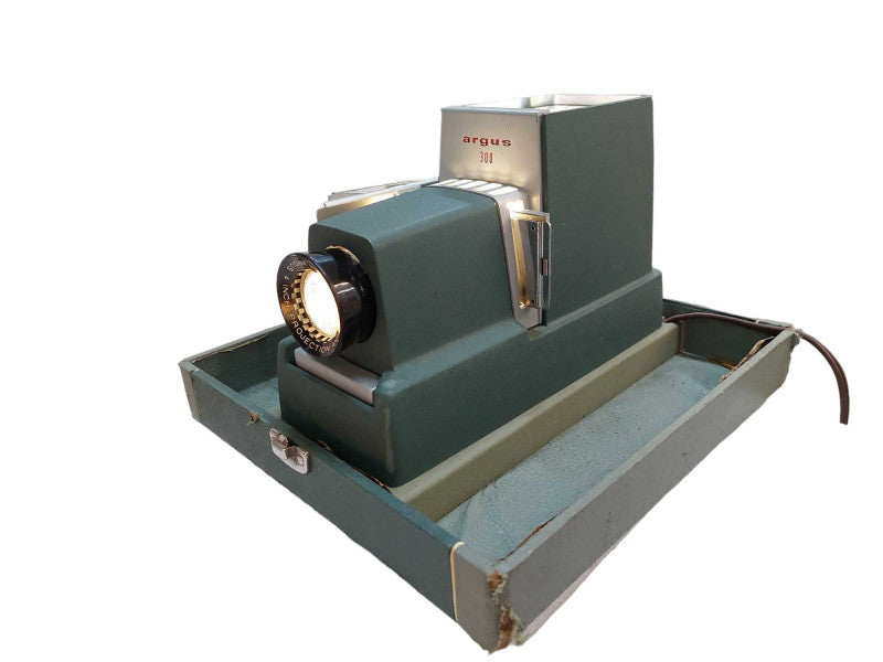 Vintage ARGUS 300 Slide Projector in Case  =