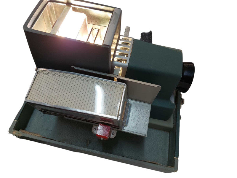 Vintage ARGUS 300 Slide Projector in Case  =