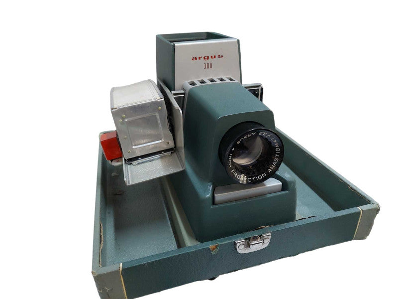Vintage ARGUS 300 Slide Projector in Case  =