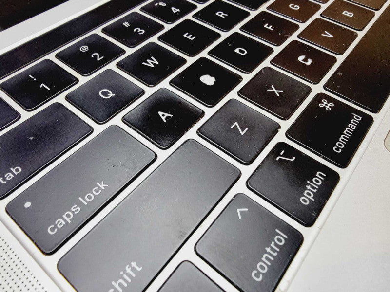 Apple Macbook Pro 2019 13" 4-Core i5-8257U @ 1.4GHz 8GB DDR3 120GB SSD (