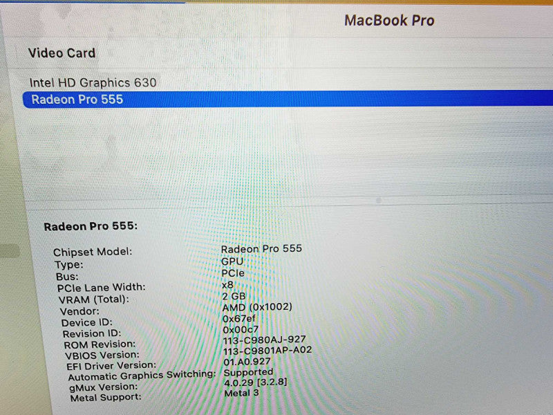 Apple Macbook Pro 2017 15" 4-Core i7-7700HQ @ 2.8GHz 16GB DDR3 256GB SSD Radeon Pro 555 2GB (