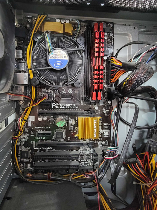 GA-Z97-HD3 Gigabyte Technology Motherboard 1150 W/ Cooler Master Case