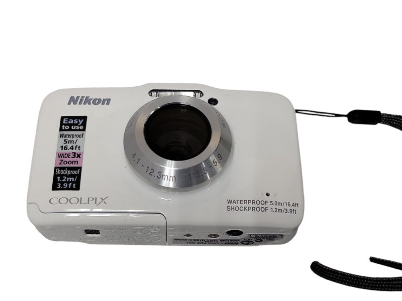 Nikon COOLPIX S31 10.1MP Digital Camera Waterproof camera White, READ _