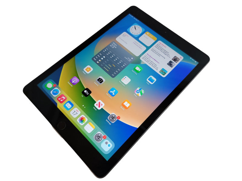 Apple iPad 5th Gen - 32GB - Space Gray (*
