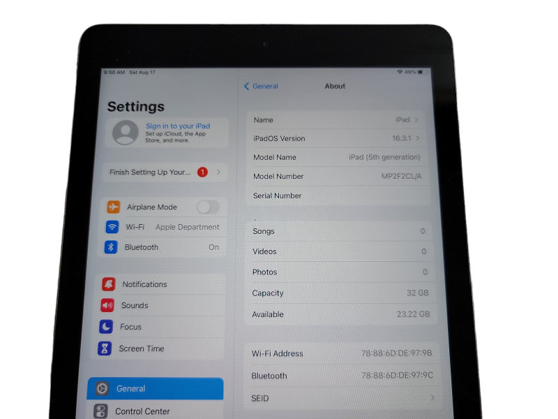 Apple iPad 5th Gen - 32GB - Space Gray (*