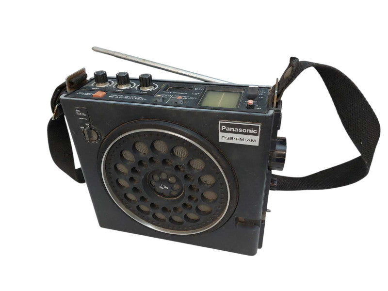 Vintage Panasonic PSB-FM-AM 3-Band IC AC/Battery Radio  =