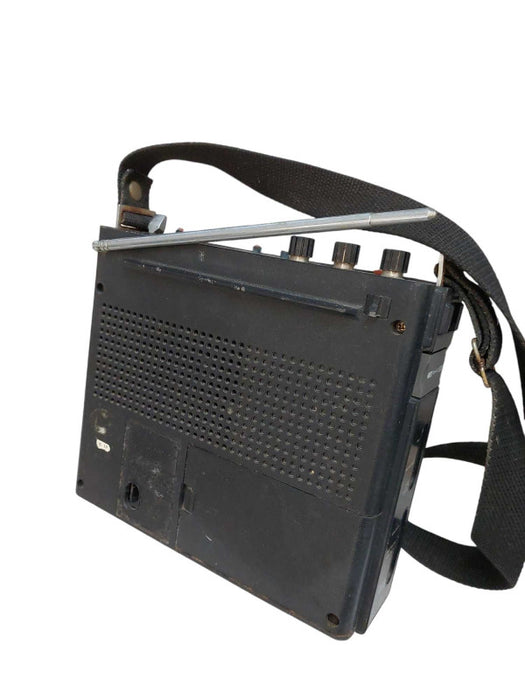 Vintage Panasonic PSB-FM-AM 3-Band IC AC/Battery Radio  =