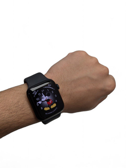 Apple Watch SE 44MM A2723 (2nd generation) with silicone band UNLOCKED  -