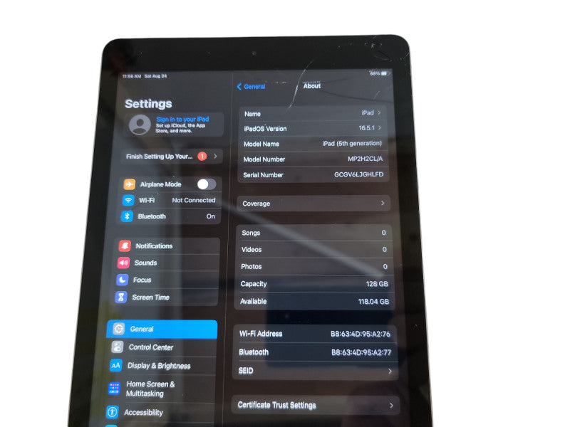 Apple iPad 5th Gen - 128GB - Gray (*