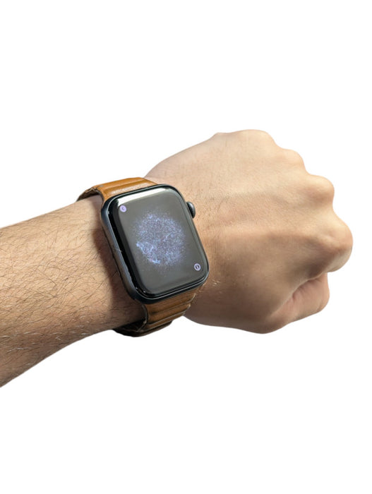 Apple Watch SE 44mm case (Model: A2352) with leather band PLEASE REA D -
