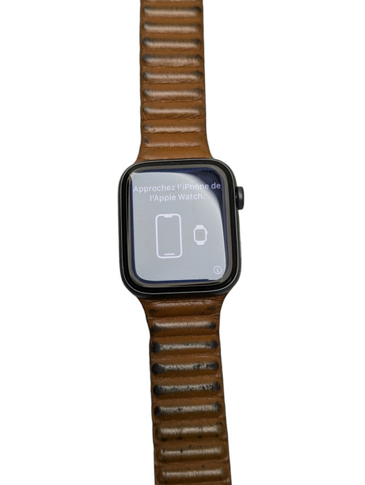 Apple Watch SE 44mm case (Model: A2352) with leather band PLEASE REA D -