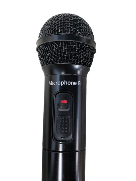 Front row  1xCharger 940C Without Power Cord and 2x940H Pro Microphones B