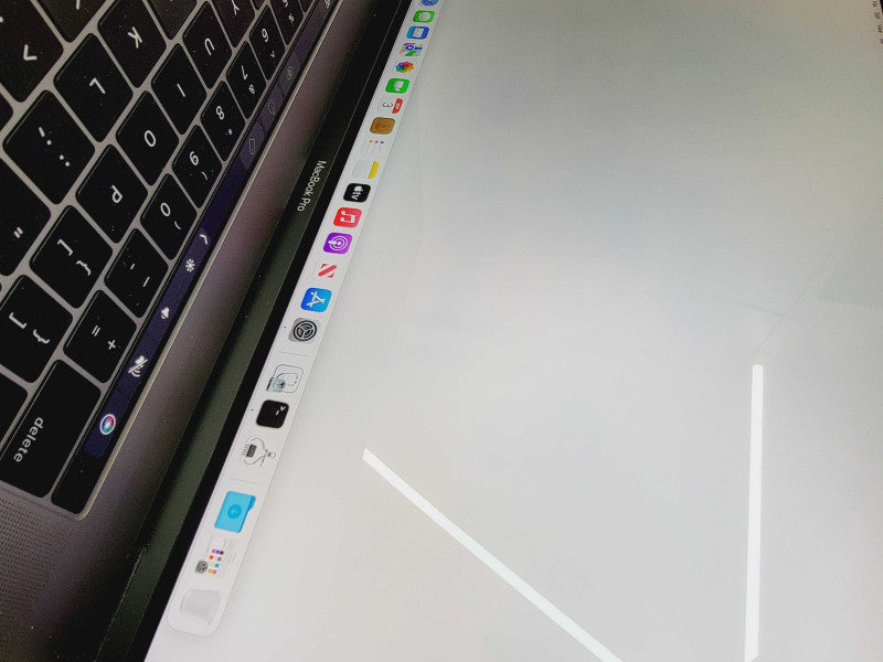 Apple Macbook Pro 2016 15" 4-Core i7-6820HQ @ 2.7GHz 16GB DDR3 512GB SSD Radeon Pro 455 2GB (