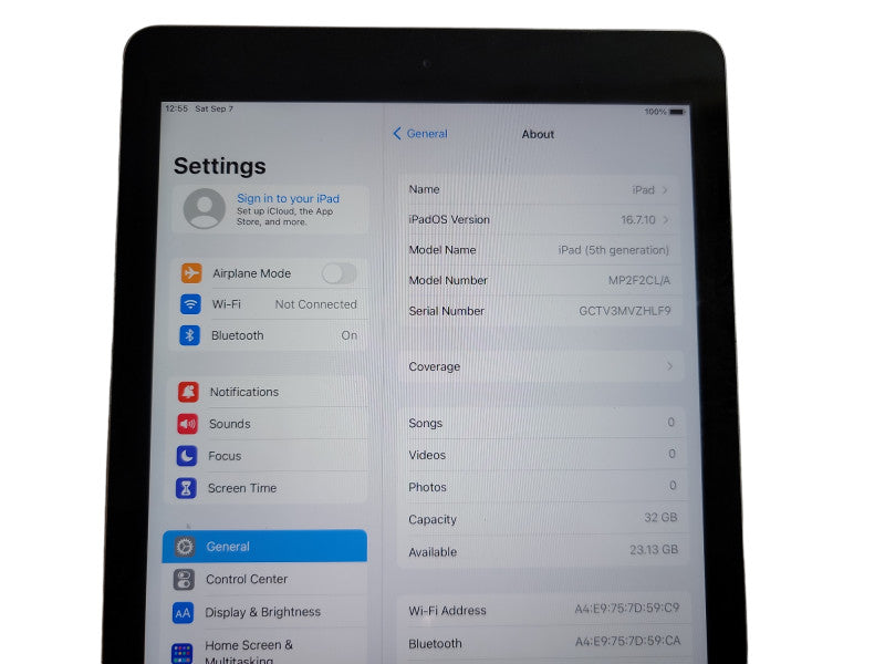 Apple iPad 5th Gen - 32GB - Gray (*