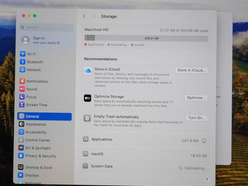 Macbook Pro 2019 13" 2x thunderbolt 3 port I5-8257U 1.4GHz 8GB RAM 250GB SSD _
