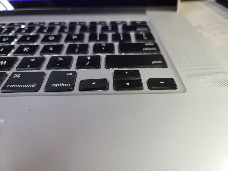 Macbook Pro Retina 15" 2015| i7-4770HQ @ 2.8GHz| 16GB DDR3| 500GB SSD  β