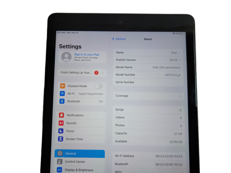 Apple iPad 5th Gen - 32GB - Gray (