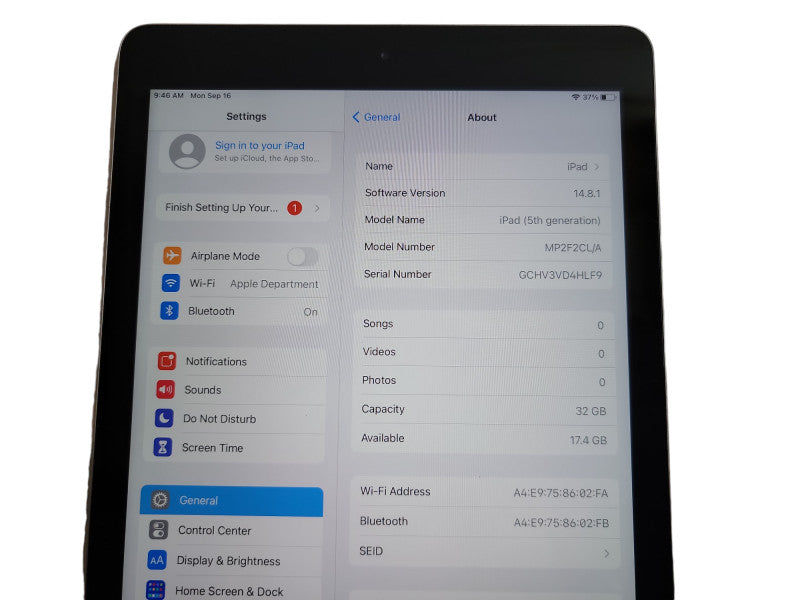 Apple iPad 5th Gen - 32GB - Silver (