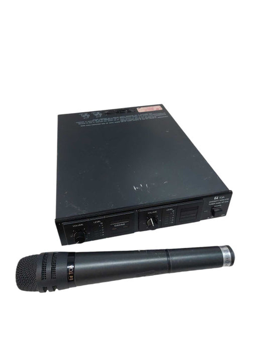 TOA Diversity Wireless Tuner Model: WT-870 With 2 G8250 Mics  =
