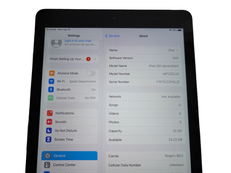 Apple iPad 5th Gen - 32GB - Gray (