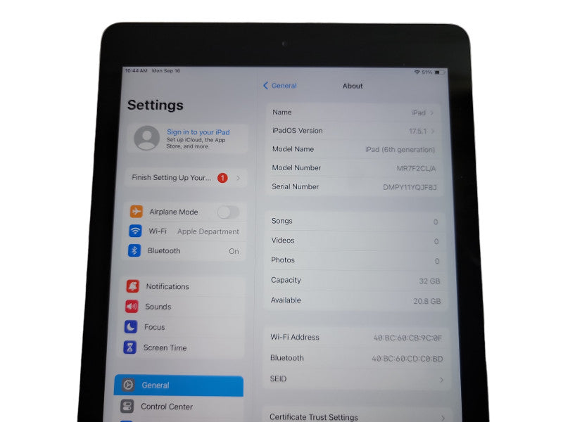 Apple iPad 6th Gen - 32GB - Gray (