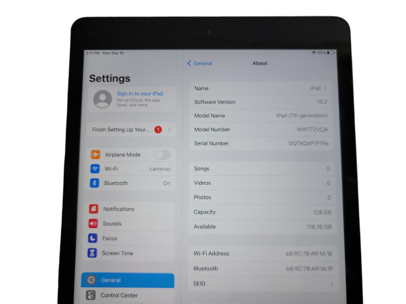 Apple iPad 7th Gen - 128GB - Space gray (