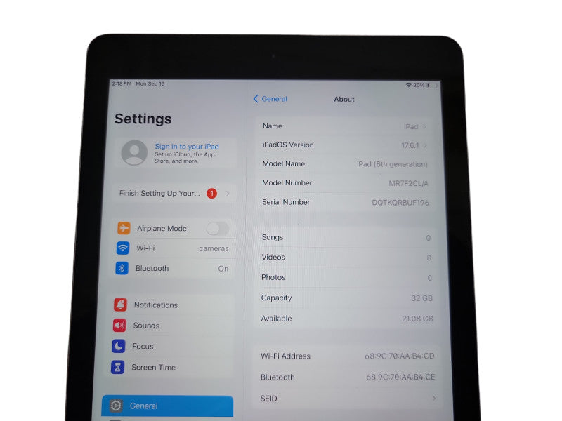 Apple iPad 6th Gen - 32GB - Gray (