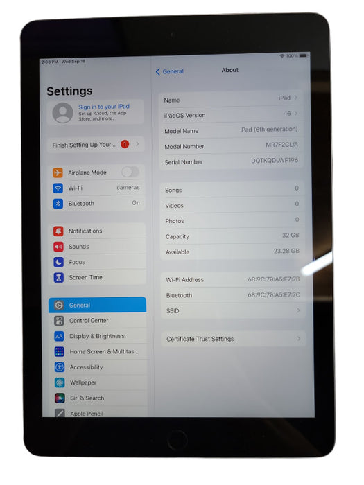 Apple iPad 6th - 32GB - Gray