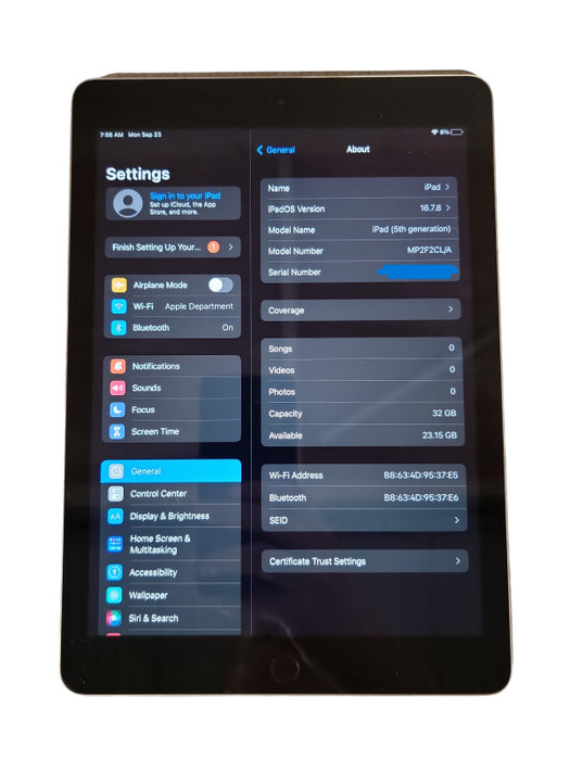 Apple iPad 5th - 32GB - Gray