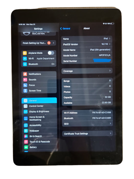 Apple iPad 5th - 32GB - Gray
