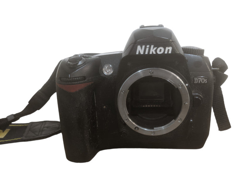 Nikon D70s | 6.1MP Digital DSLR Camera | Body Only | *READ*