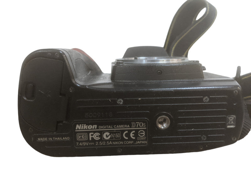 Nikon D70s | 6.1MP Digital DSLR Camera | Body Only | *READ*