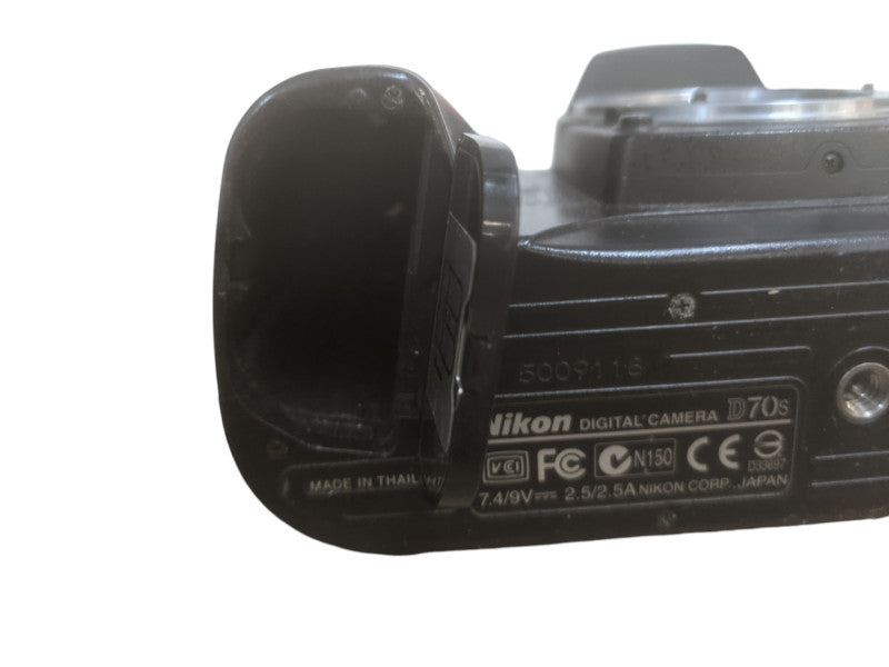 Nikon D70s | 6.1MP Digital DSLR Camera | Body Only | *READ*